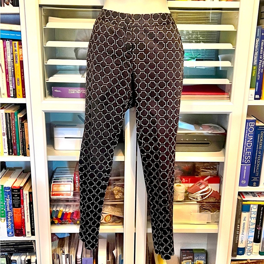 Amanda & Chelsea Black & White Low Rise Straight Leg Pants